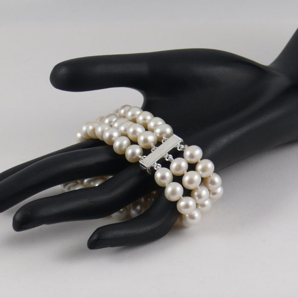 3-strand White Pearl Bracelet